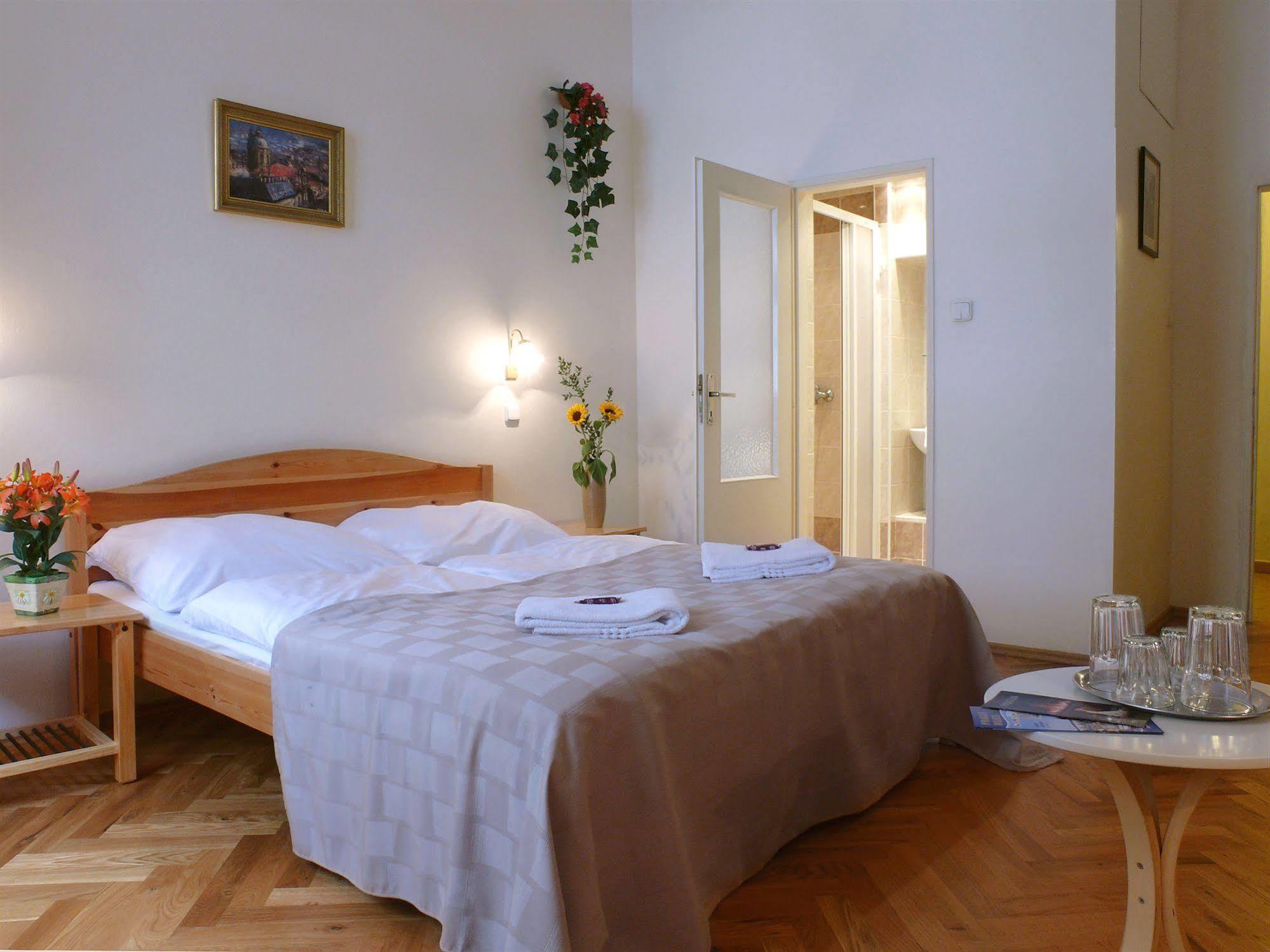 Pension Prague City Esterno foto